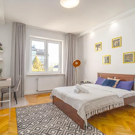 - Balcony, Workspace - By Rentujemy Apartment