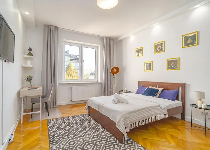 - Balcony, Workspace - By Rentujemy Appartement