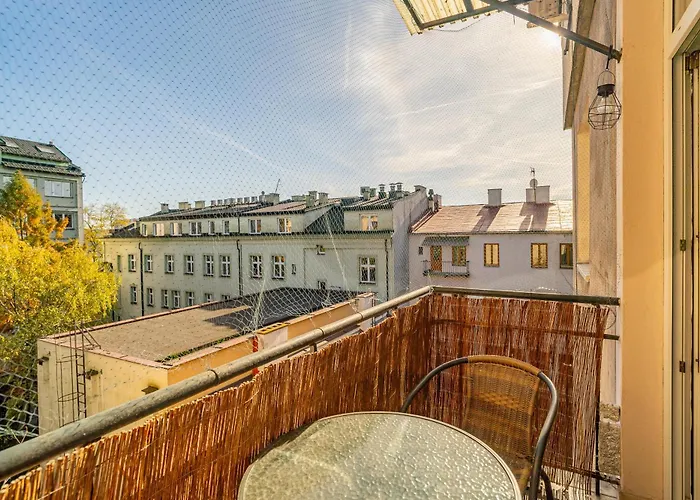 - Balcony, Workspace - By Rentujemy דירה *