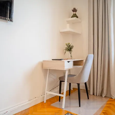 Apartamento - Balcony, Workspace - By Rentujemy Cracóvia
